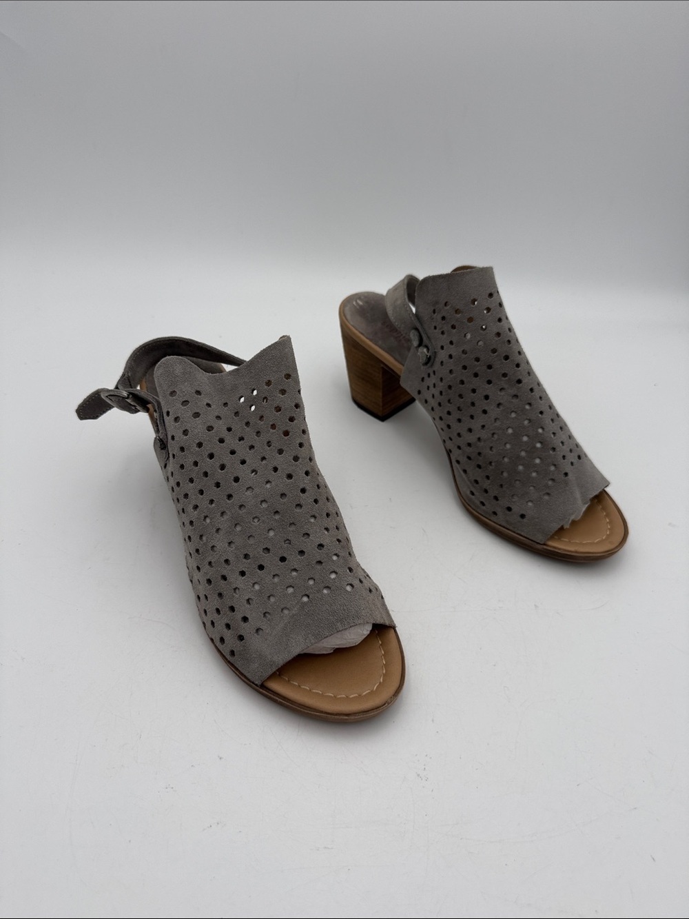 Sophia Milano Gray Perforated Open-Toe Block Heel Sandals Women 8.5 casual retro